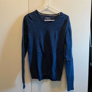 American Eagle v-neck sweater